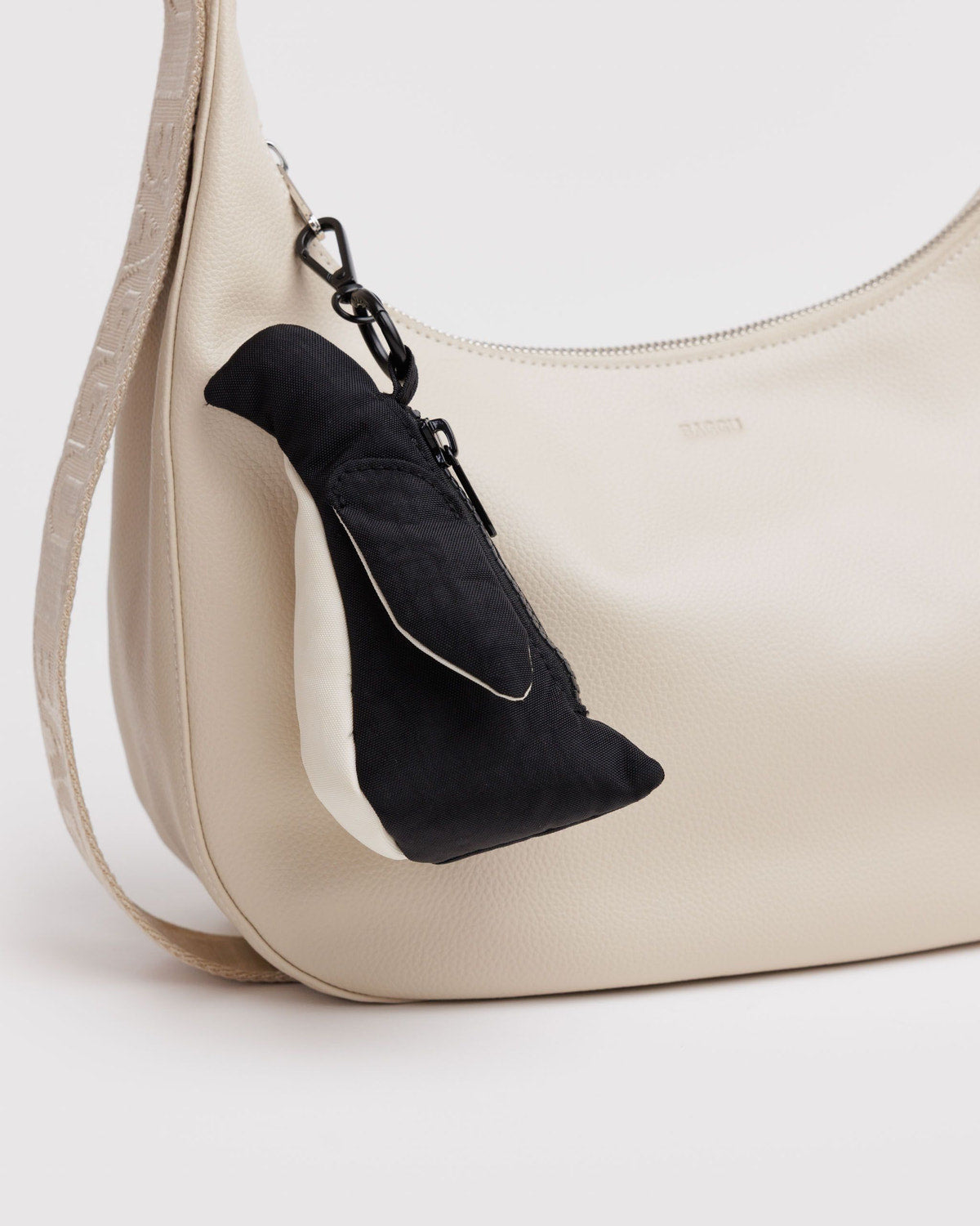 Baggu Smart Buy - Penguin Charm Black & White