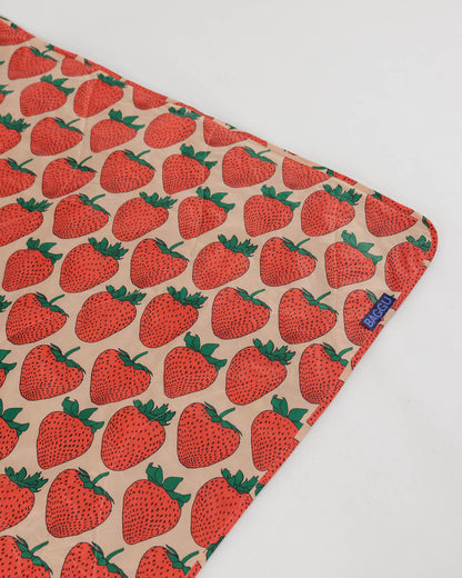 Baggu Value - Puffy Picnic Blanket Strawberry