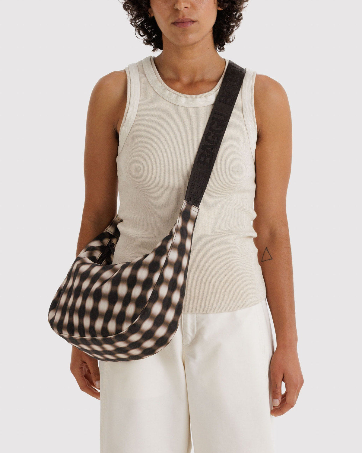 Baggu Trending - Medium Nylon Crescent Bag Blurred Gingham Brown