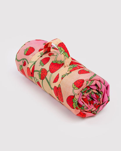 Baggu Recommended - Puffy Picnic Blanket Strawberry Blossom