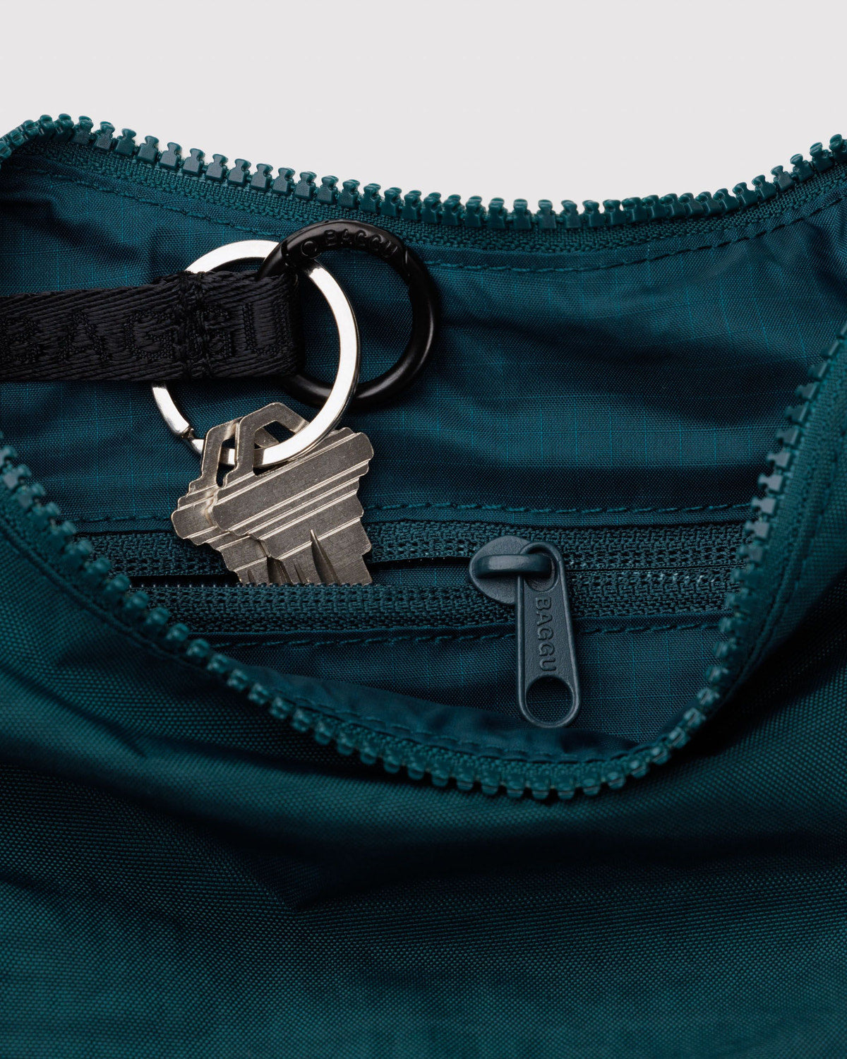 Baggu Essential - Small Nylon Crescent Bag Deep Sea