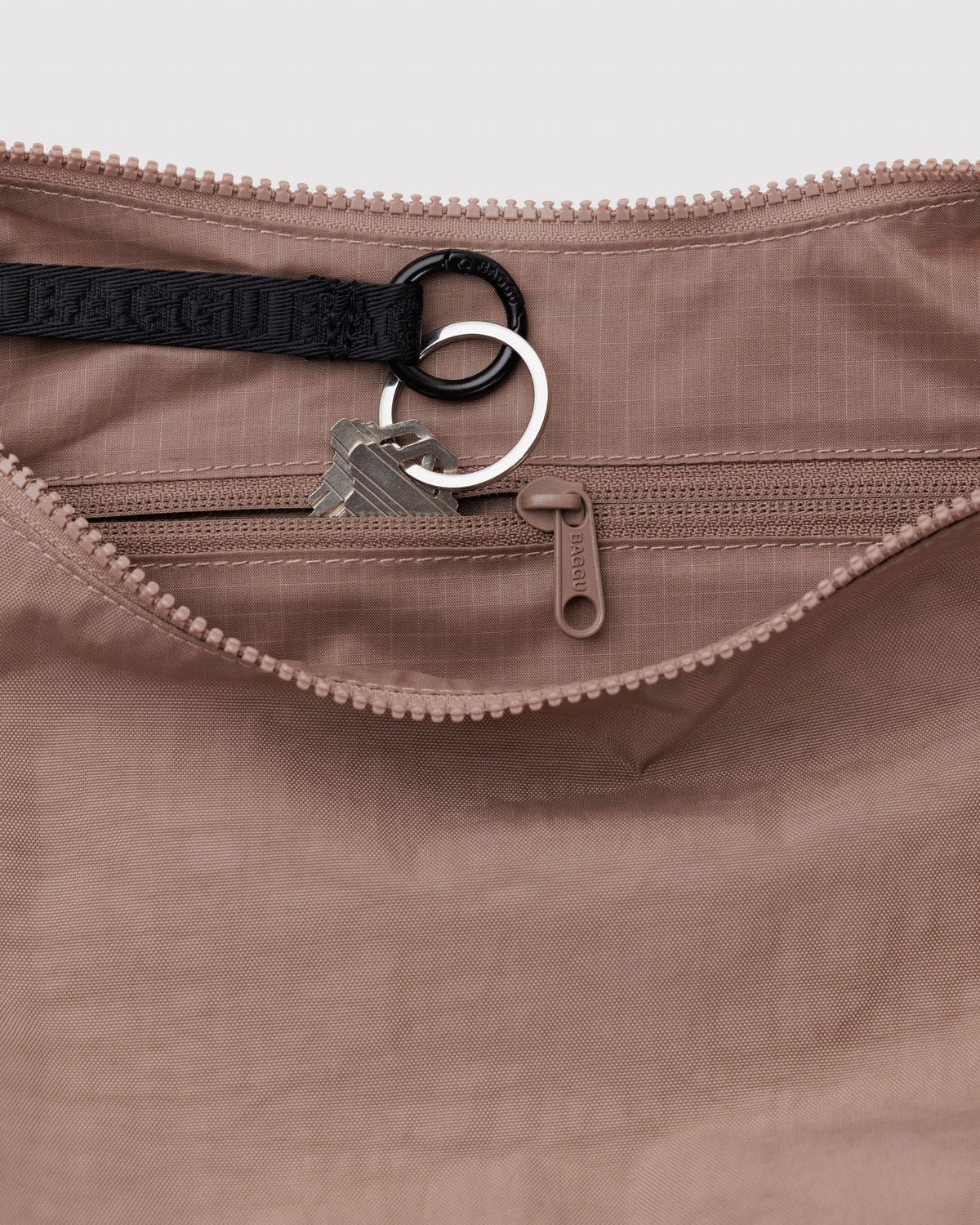 Baggu Everyday - Medium Nylon Crescent Bag Toasted Almond