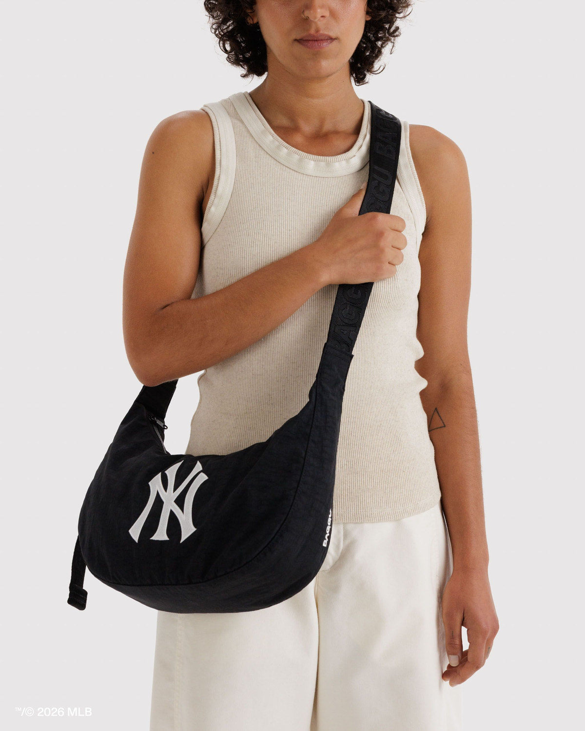 Baggu Smart Buy - Medium Nylon Crescent Bag New York Yankees™