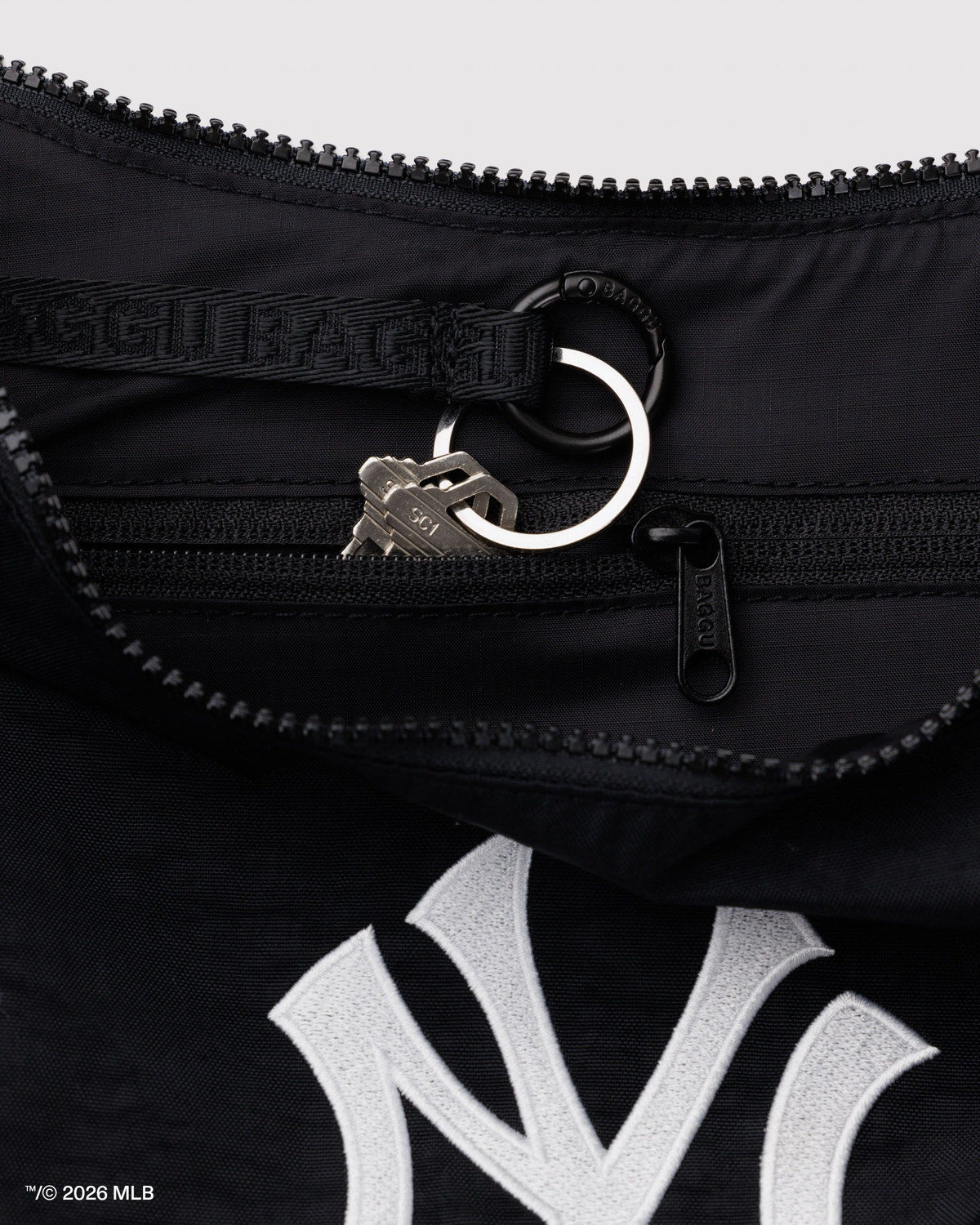 Baggu Smart Buy - Medium Nylon Crescent Bag New York Yankees™