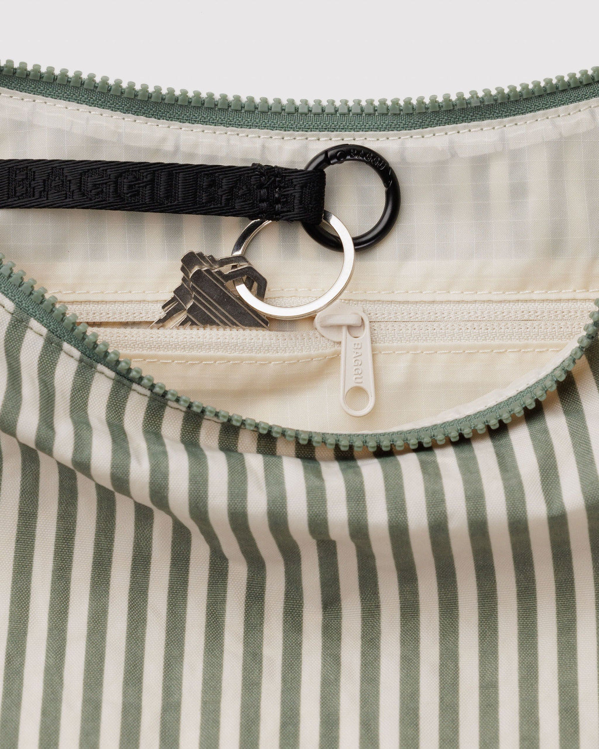 Baggu Signature - Medium Nylon Crescent Bag Sage Stripe